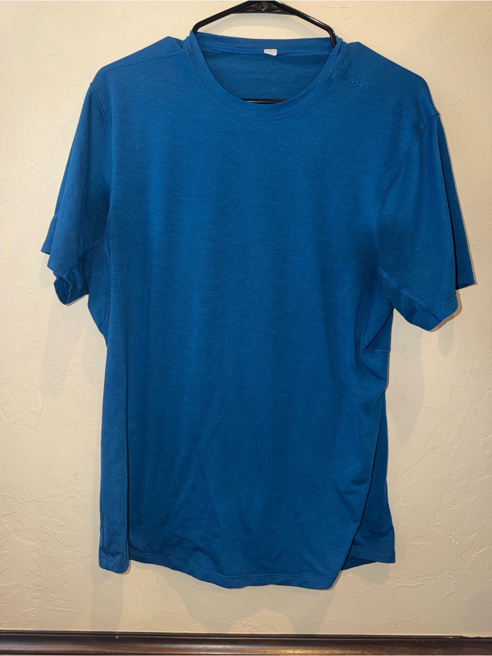 Lululemon Men's Blue Short Sleeve Crew Neck Athletic Stretch Logo T-Shirt Medium